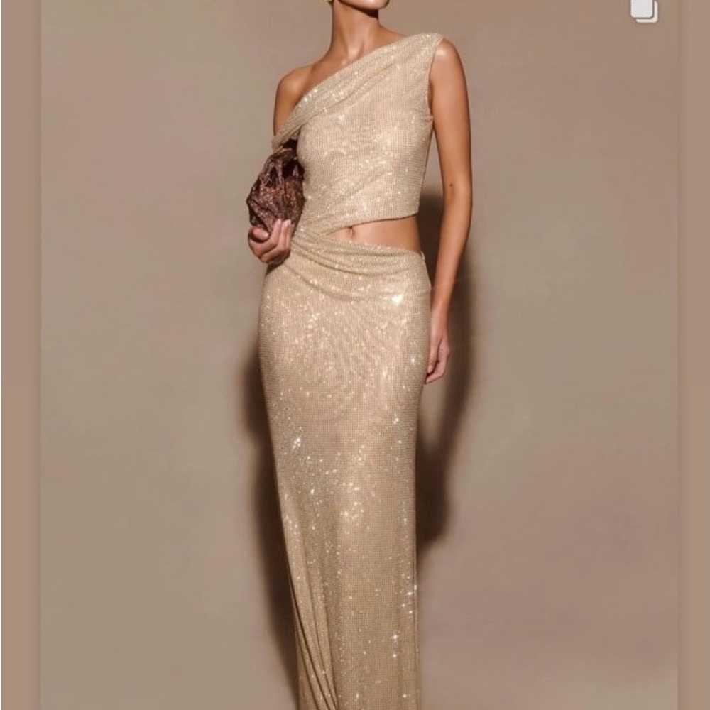 Elegant One-Shoulder Gold Dress
